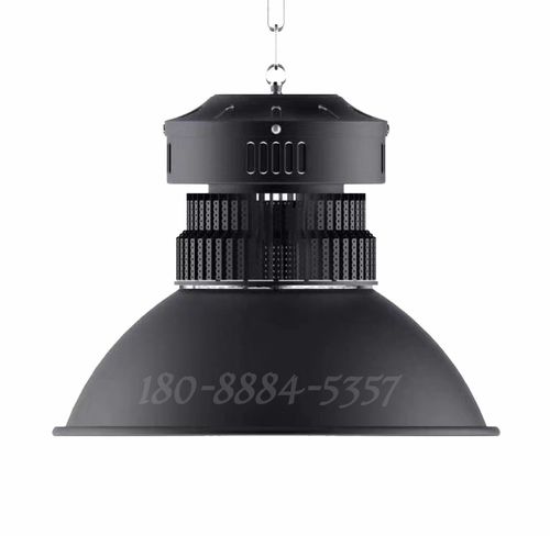 多场景照明解决方案 太阳能路灯、工矿灯塔、吊灯与球场灯具全解析